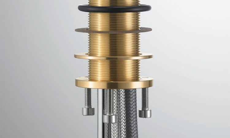 柄轴固定 德国科鲁迪KLUDI M2由于采用了德国科鲁迪KLUDI轴柄固定功能，因此可以牢固地安装在水槽上。 通过优化的轴柄安装方式，可以用手轻松拧上阀杆螺母，并用三个圆柱头螺钉将其固定。