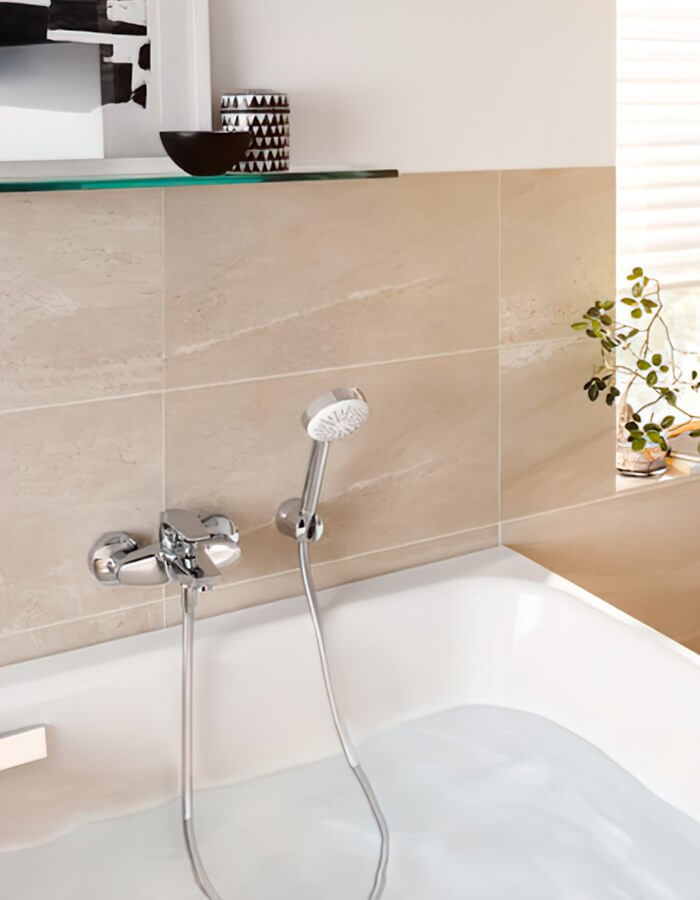  ﻿KLUDI Pure&Solid可理想搭配浴室环境中造型或棱角分明或柔和的家具。