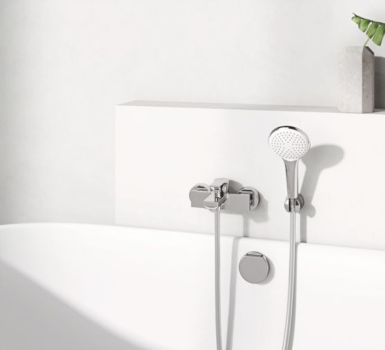  产品系列采用极简的设计风格，灵感来自于现代浴室中广受欢迎的超薄风格。